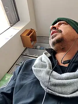 Snapshot of Raj1043 chatting on 01-10-26, 05:53 Raj1043 online show from 01-10-26, 05:53