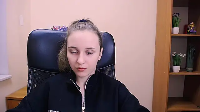 Snapshot of _Nicole_new chatting on 01-24-25, 10:21  Nicole new online show from 01-24-25, 10:21