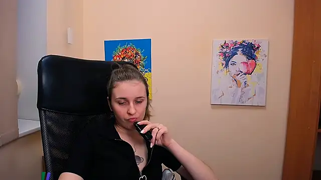 Snapshot of _Nicole_new chatting on 03-14-25, 03:36  Nicole new online show from 03-14-25, 03:36