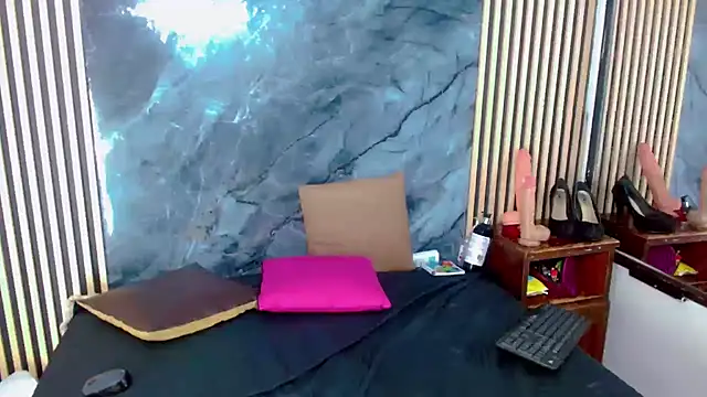 Snapshot of Isalombardi chatting on 03-10-25, 03:34 Isalombardi online show from 03-10-25, 03:34