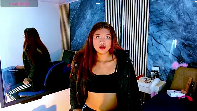 Snapshot of Isalombardi chatting on 09-25-25, 04:16 Isalombardi online show from 09-25-25, 04:16