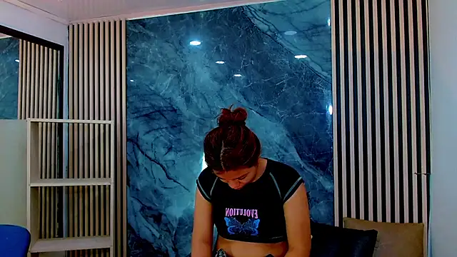 Snapshot of Isalombardi chatting on 10-05-25, 03:05 Isalombardi online show from 10-05-25, 03:05