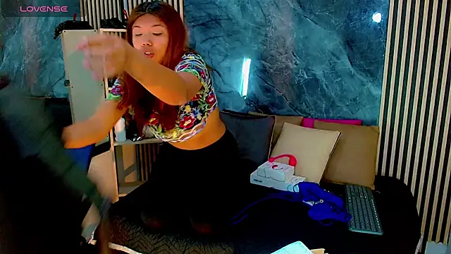 Snapshot of Isalombardi chatting on 11-12-25, 02:45 Isalombardi online show from 11-12-25, 02:45