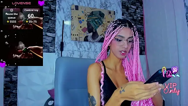 Snapshot of Queen_Cuarxxo chatting on 04-21-26, 11:40 Queen Cuarxxo online show from 04-21-26, 11:40