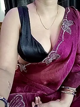 Snapshot of kaamuk_shweta chatting on 06-17-26, 04:04 kaamuk shweta online show from 06-17-26, 04:04