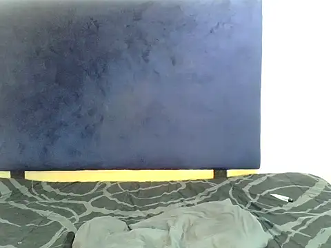 Snapshot of ReginaStar16 chatting on 12-20-25, 06:15 ReginaStar16 online show from 12-20-25, 06:15