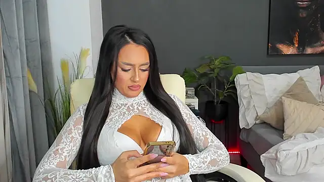 Snapshot of Sonia__Rey chatting on 09-17-25, 09:05 Sonia  Rey online show from 09-17-25, 09:05
