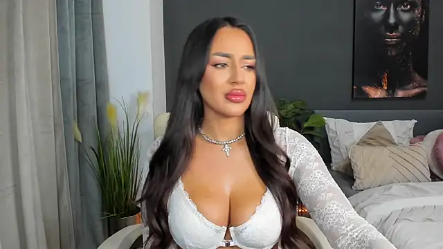 Snapshot of Sonia__Rey chatting on 10-12-25, 06:29 Sonia  Rey online show from 10-12-25, 06:29