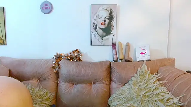 hinataleecs online show from 01-23-25, 04:19