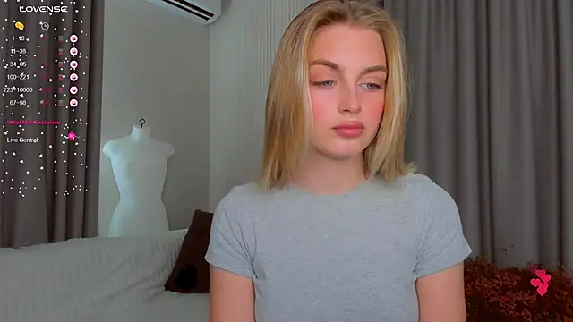 Snapshot of pretty_girlnextdoor chatting on 09-13-25, 09:53 pretty girlnextdoor online show from 09-13-25, 09:53