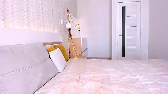 Snapshot of Kate_Ree chatting on 02-17-25, 09:03 Kate Ree online show from 02-17-25, 09:03