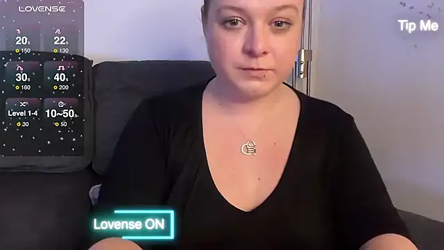 Snapshot of NaughtyWifeUK chatting on 12-21-24, 11:45 NaughtyWifeUK online show from 12-21-24, 11:45