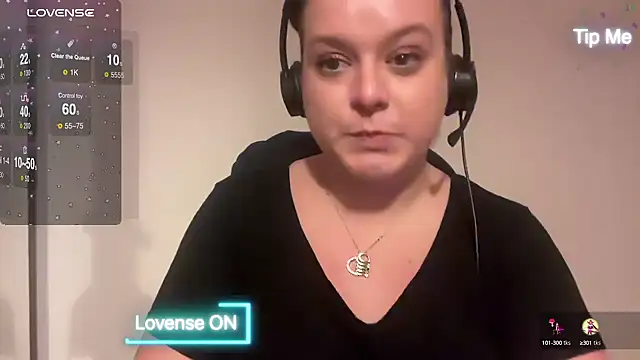 Snapshot of NaughtyWifeUK chatting on 12-29-24, 04:19 NaughtyWifeUK online show from 12-29-24, 04:19