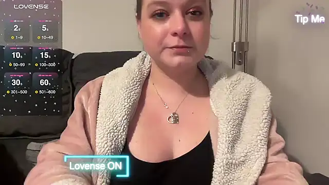 Snapshot of NaughtyWifeUK chatting on 02-23-25, 12:41 NaughtyWifeUK online show from 02-23-25, 12:41