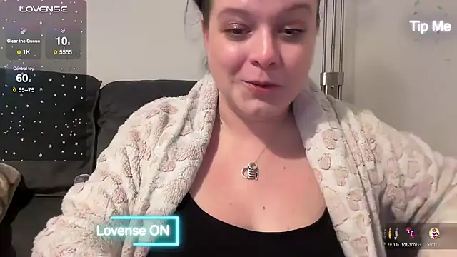 Snapshot of NaughtyWifeUK chatting on 02-24-25, 11:52 NaughtyWifeUK online show from 02-24-25, 11:52