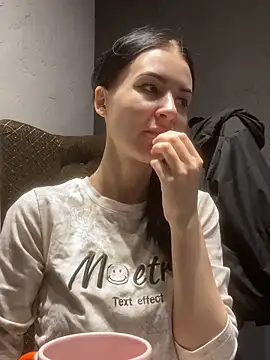 Starry Siren online show from 10-28-25, 07:12