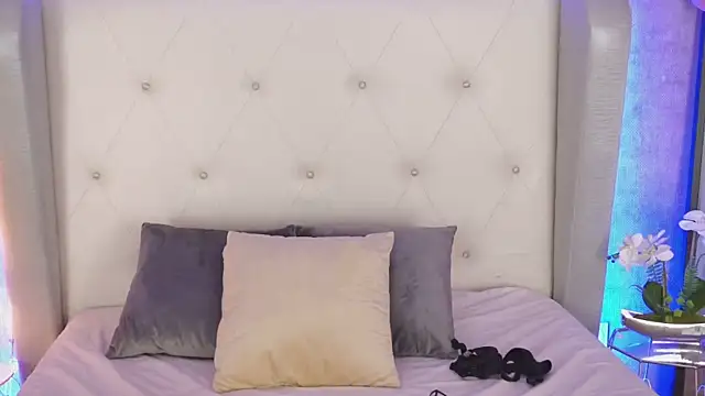 ViolettMoon1 online show from 01-04-25, 10:16