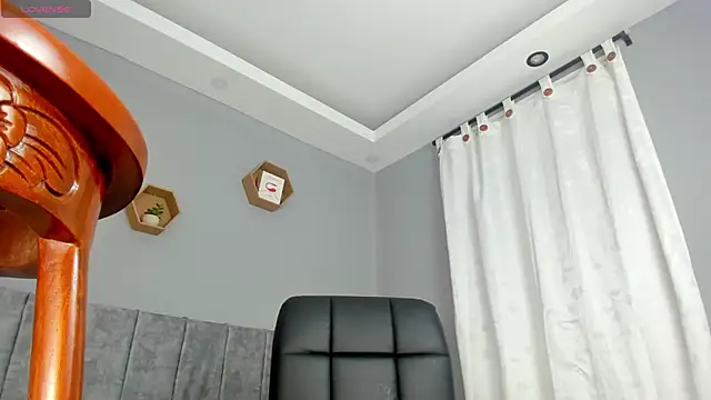 Chloe narcise online show from 02-04-25, 06:04