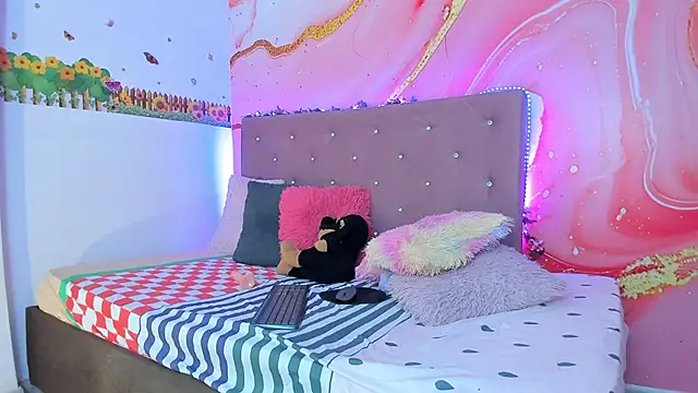 Snapshot of Daisy__rose chatting on 01-25-25, 02:14 Daisy rose online show from 01-25-25, 02:14