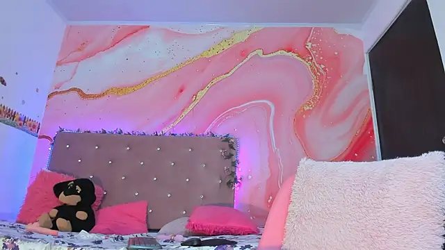 Snapshot of Daisy__rose chatting on 02-04-25, 05:12 Daisy rose online show from 02-04-25, 05:12