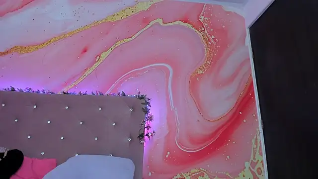 Snapshot of Daisy__rose chatting on 02-15-25, 02:11 Daisy rose online show from 02-15-25, 02:11