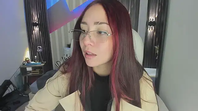 Snapshot of emily_layton chatting on 01-09-26, 03:26 emily layton online show from 01-09-26, 03:26