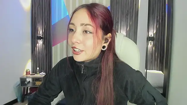 Snapshot of emily_layton chatting on 02-01-26, 12:09 emily layton online show from 02-01-26, 12:09