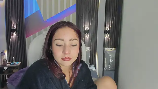 Snapshot of emily_layton chatting on 02-02-26, 12:20 emily layton online show from 02-02-26, 12:20