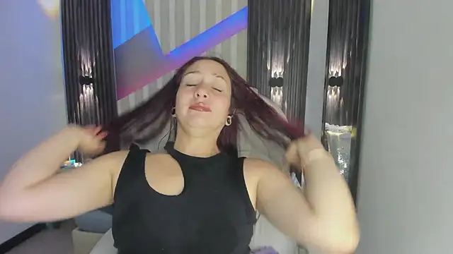 Snapshot of emily_layton chatting on 02-03-26, 12:20 emily layton online show from 02-03-26, 12:20