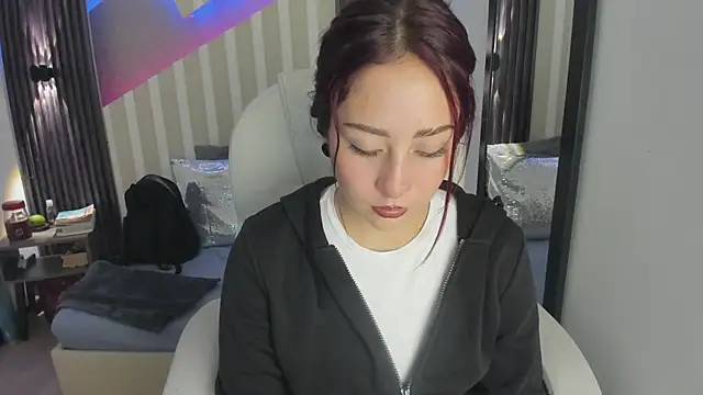 Snapshot of emily_layton chatting on 02-04-26, 12:27 emily layton online show from 02-04-26, 12:27