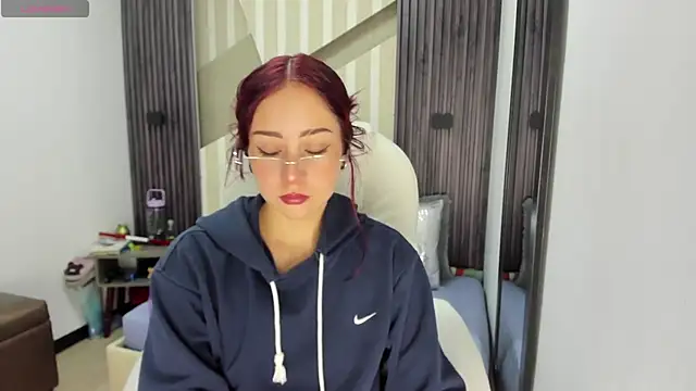 Snapshot of emily_layton chatting on 02-17-26, 12:18 emily layton online show from 02-17-26, 12:18