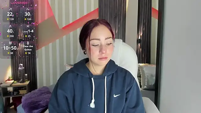 Snapshot of emily_layton chatting on 02-18-26, 12:17 emily layton online show from 02-18-26, 12:17