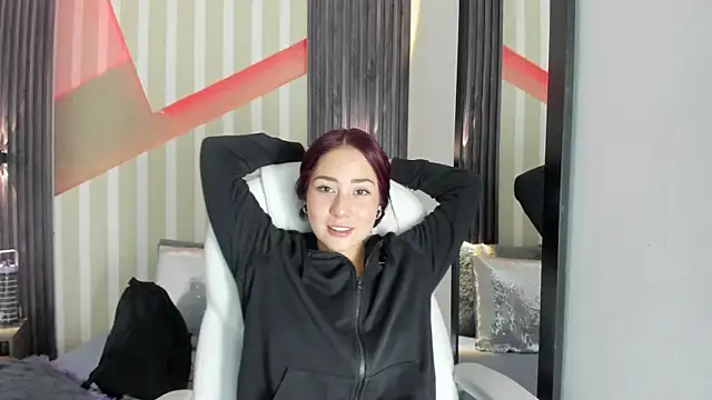 Snapshot of emily_layton chatting on 02-24-26, 12:19 emily layton online show from 02-24-26, 12:19