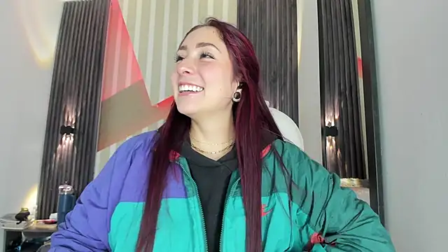 Snapshot of emily_layton chatting on 02-27-26, 12:21 emily layton online show from 02-27-26, 12:21