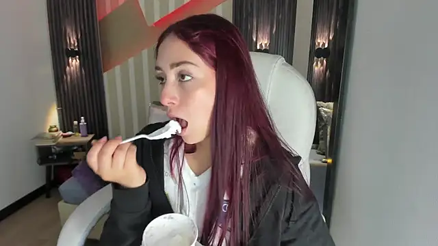 Snapshot of emily_layton chatting on 03-05-26, 12:17 emily layton online show from 03-05-26, 12:17