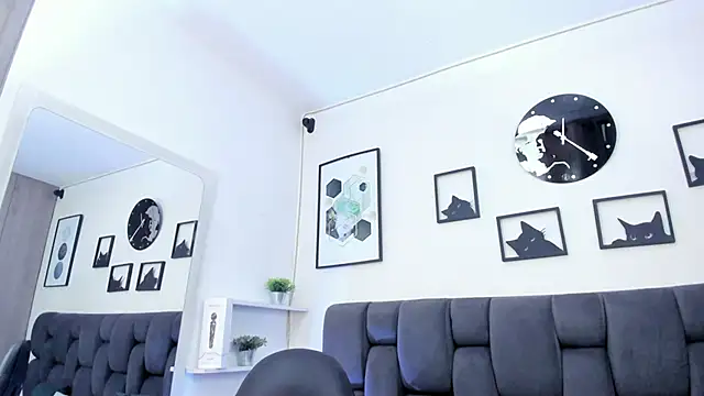 Alison Chan  online show from 02-27-25, 08:31