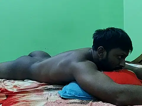 Snapshot of HunkyAriyan chatting on 09-14-25, 03:44 HunkyAriyan online show from 09-14-25, 03:44