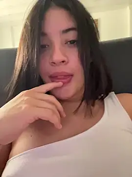 RileySkye online show from 05-08-26, 06:13