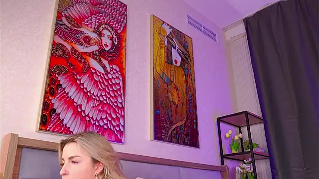 LiliBanger online show from 12-21-25, 04:19