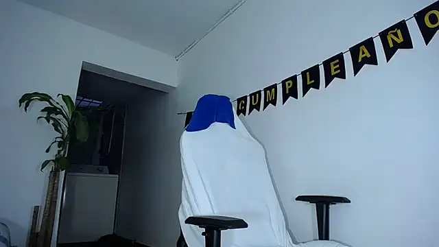 diamond black00 online show from 01-05-25, 10:50