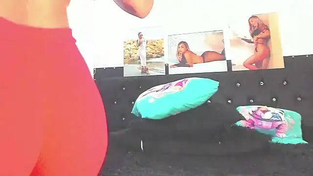 Snapshot of doll_celeste20 chatting on 03-06-25, 07:43 doll celeste20 online show from 03-06-25, 07:43