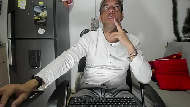 latinmartin73 online show from 12-30-24, 02:31
