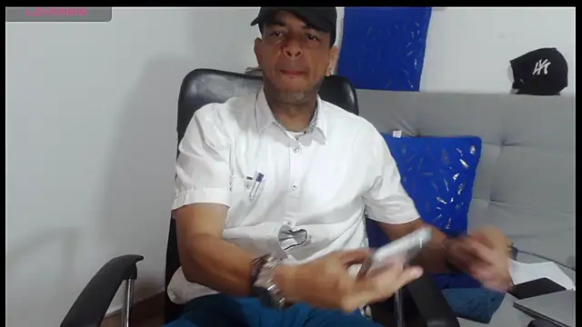 latinmartin73 online show from 04-11-26, 01:59