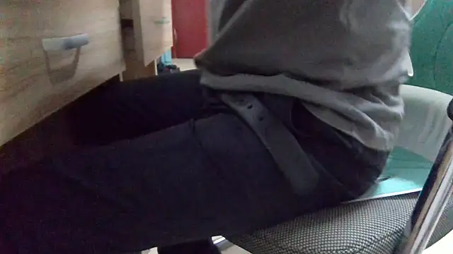 Snapshot of huzi518 chatting on 05-26-26, 02:35 huzi518 online show from 05-26-26, 02:35