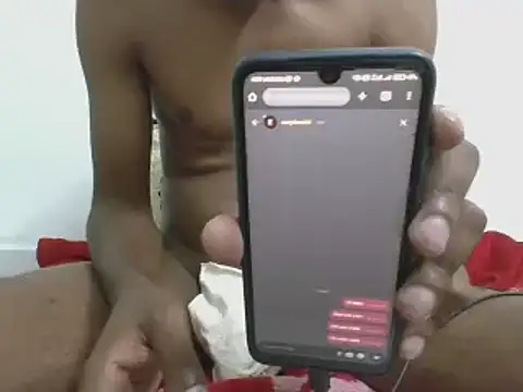 Snapshot of hot_dark_chocolate08 chatting on 01-21-25, 11:02 hot dark chocolate08 online show from 01-21-25, 11:02