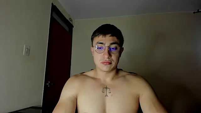 Snapshot of Leoknight chatting on 02-17-25, 10:58 Leoknight online show from 02-17-25, 10:58