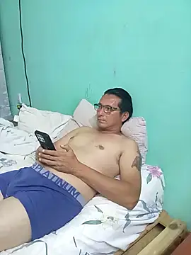 Andresguz35 online show from 05-01-26, 03:44