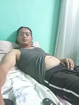 Andresguz35 online show from 07-24-26, 03:48