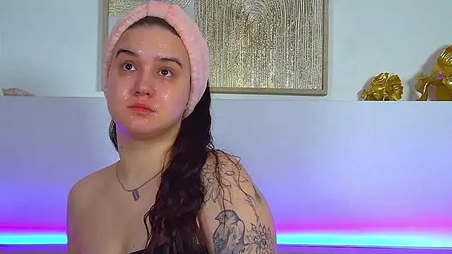 ChristinaMilton online show from 03-07-26, 06:21