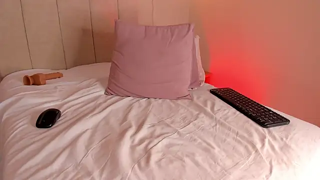 Snapshot of dani_skinny_ chatting on 03-21-25, 03:02 dani skinny online show from 03-21-25, 03:02